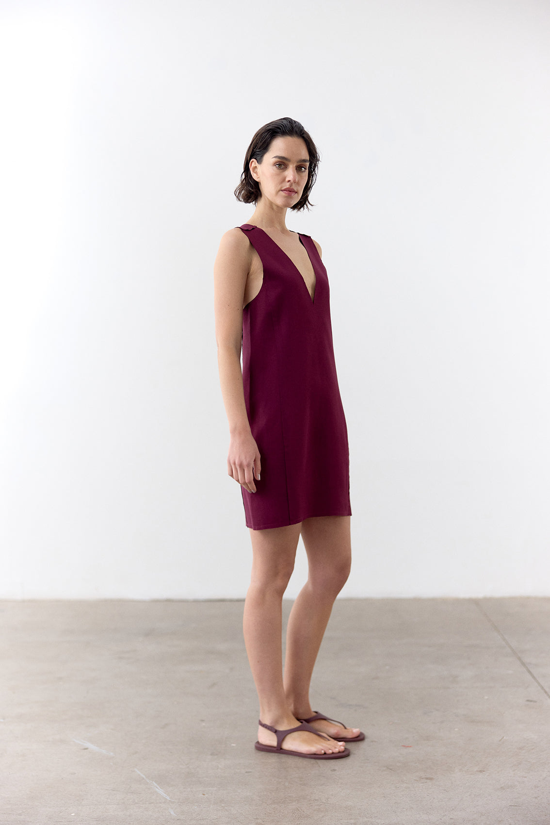 Vestido Escote V Punto Roma Corto - Vino