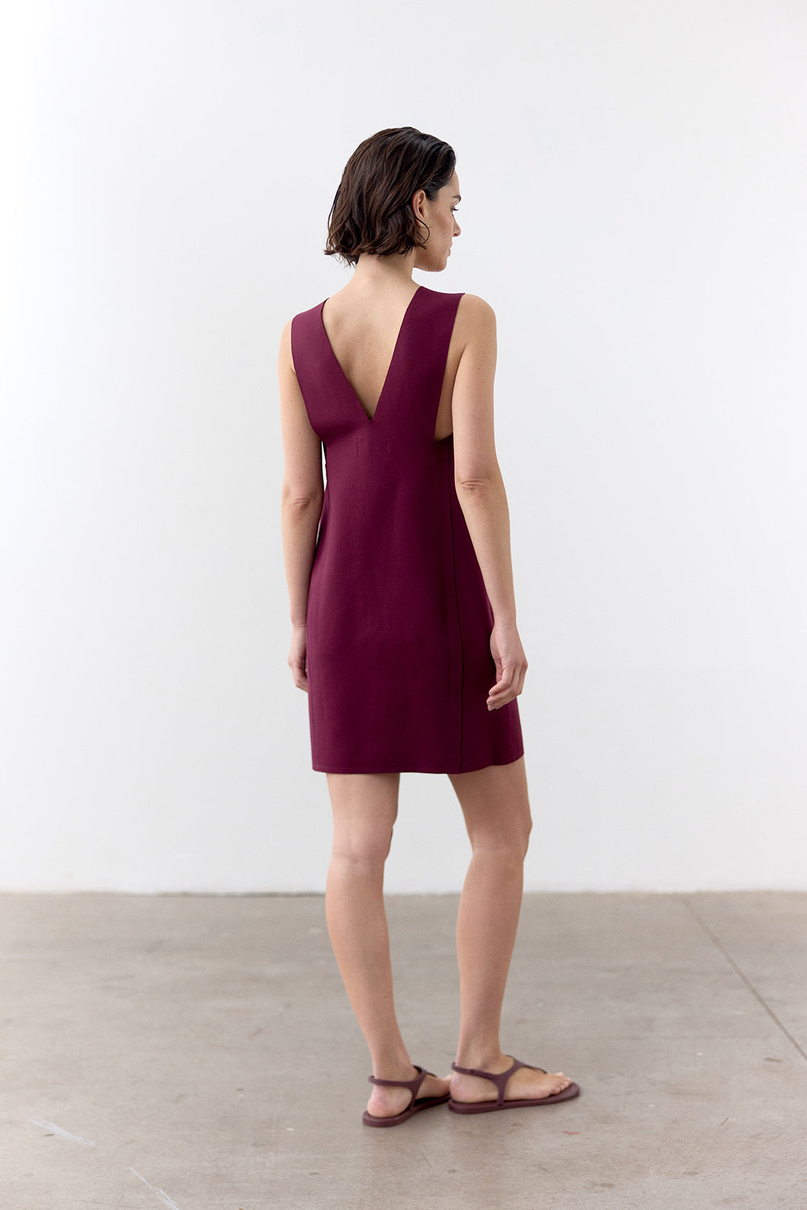 Vestido Escote V Punto Roma Corto - Vino