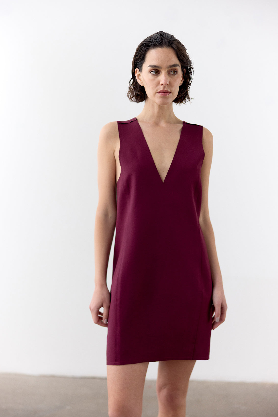 Vestido Escote V Punto Roma Corto - Vino