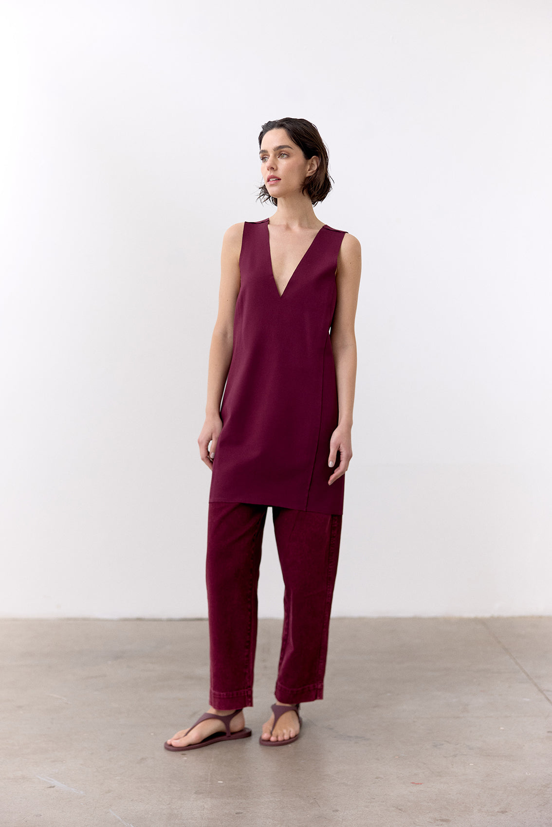 Vestido Escote V Punto Roma Corto - Vino
