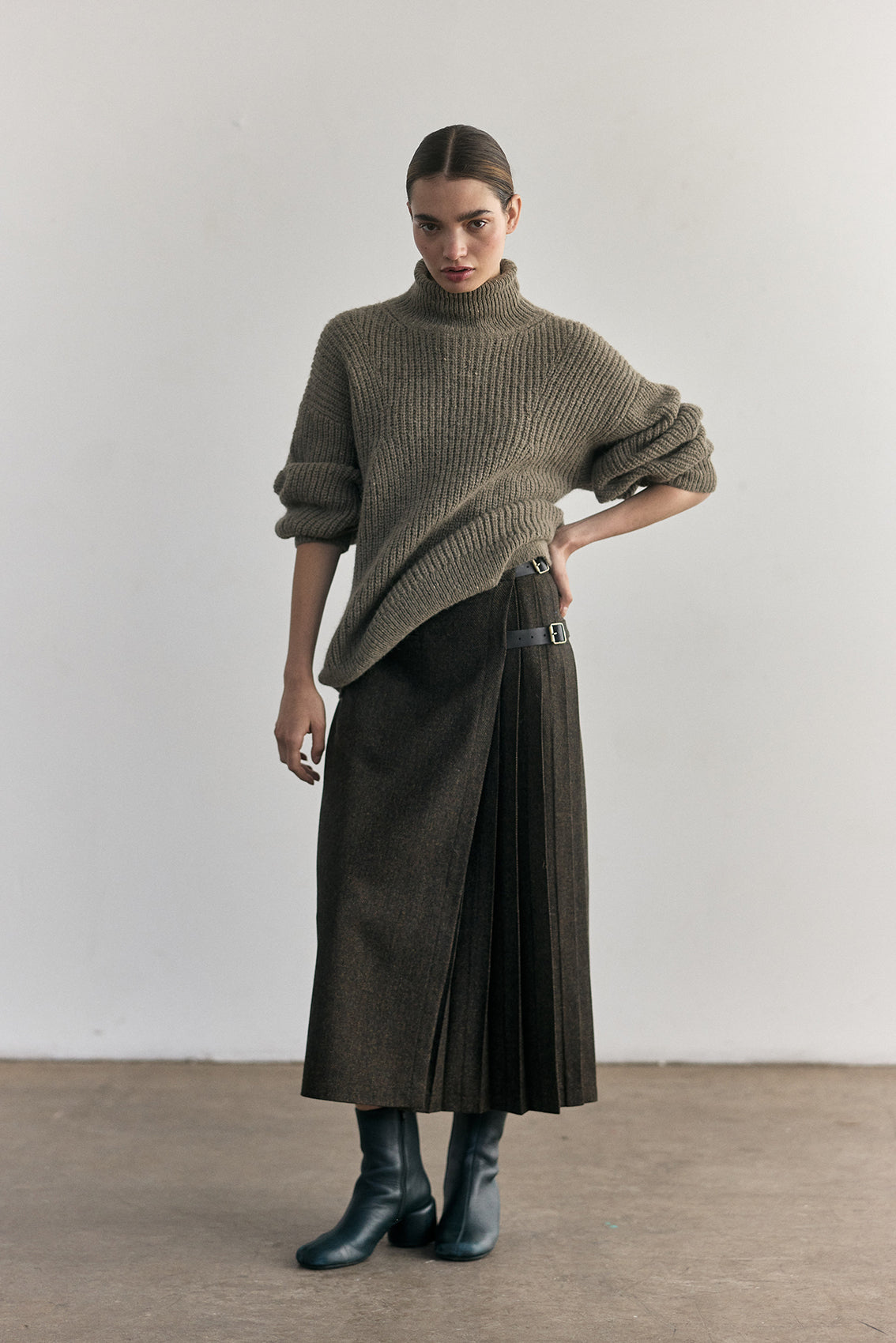 Kilted Wool Long Skirt - Pepper