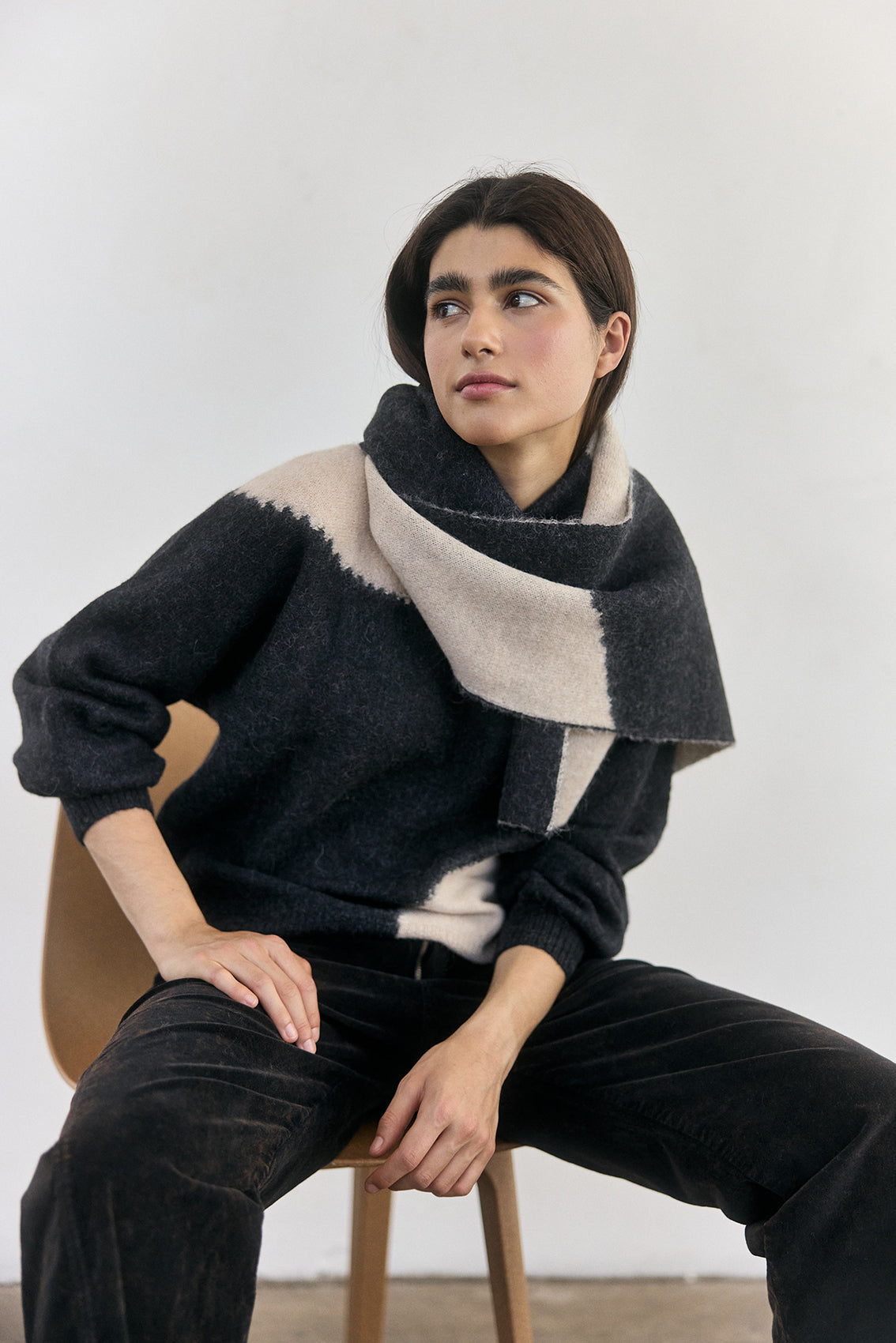 Sweater Alpaca Felted Semicírculos - Medianoche/Crudo