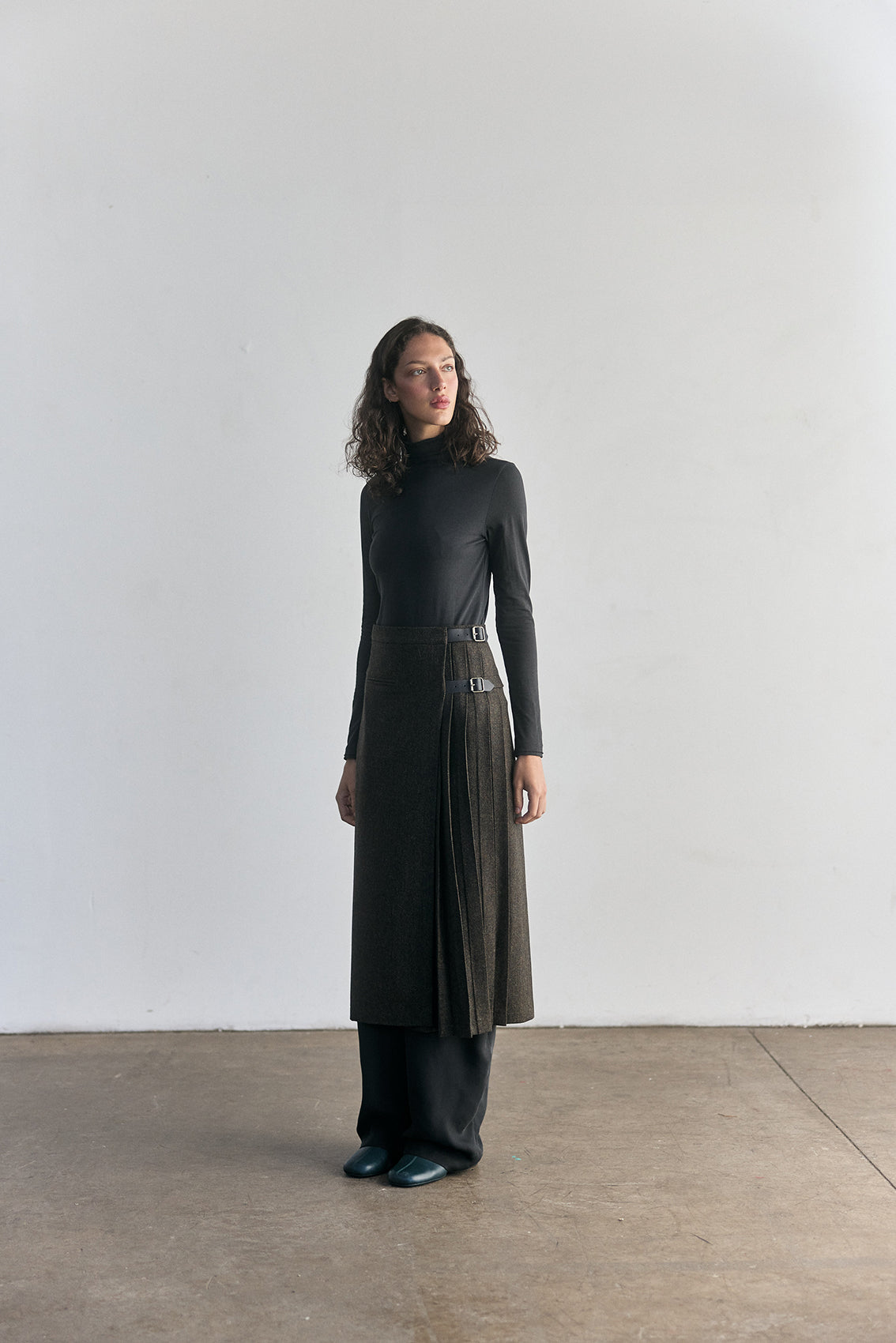 Kilted Wool Long Skirt - Pepper