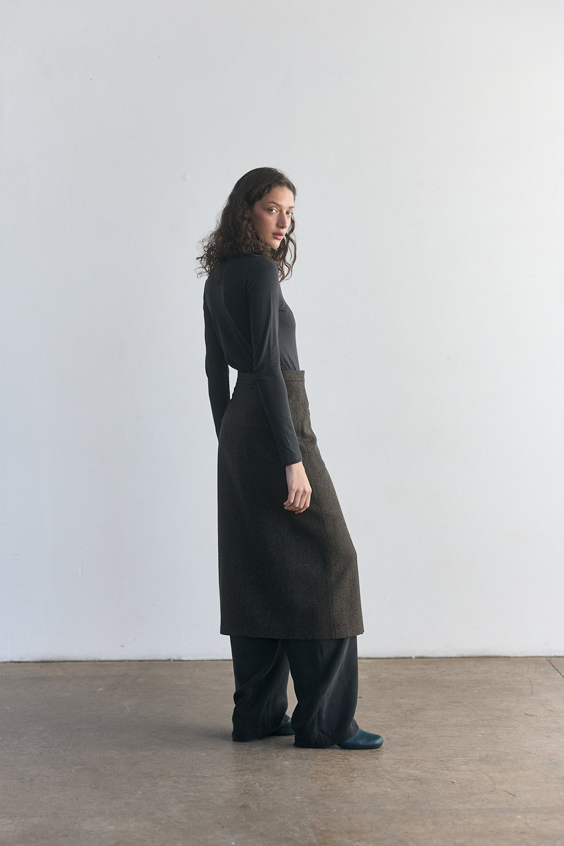 Kilted Wool Long Skirt - Pepper