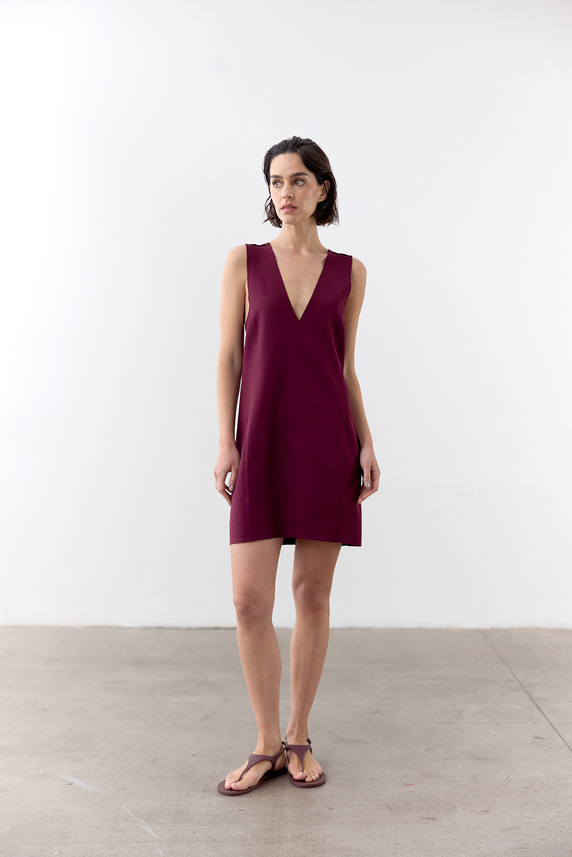 Vestido Escote V Punto Roma Corto - Vino