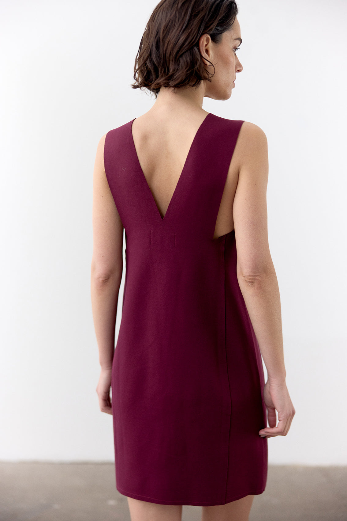 Vestido Escote V Punto Roma Corto - Vino