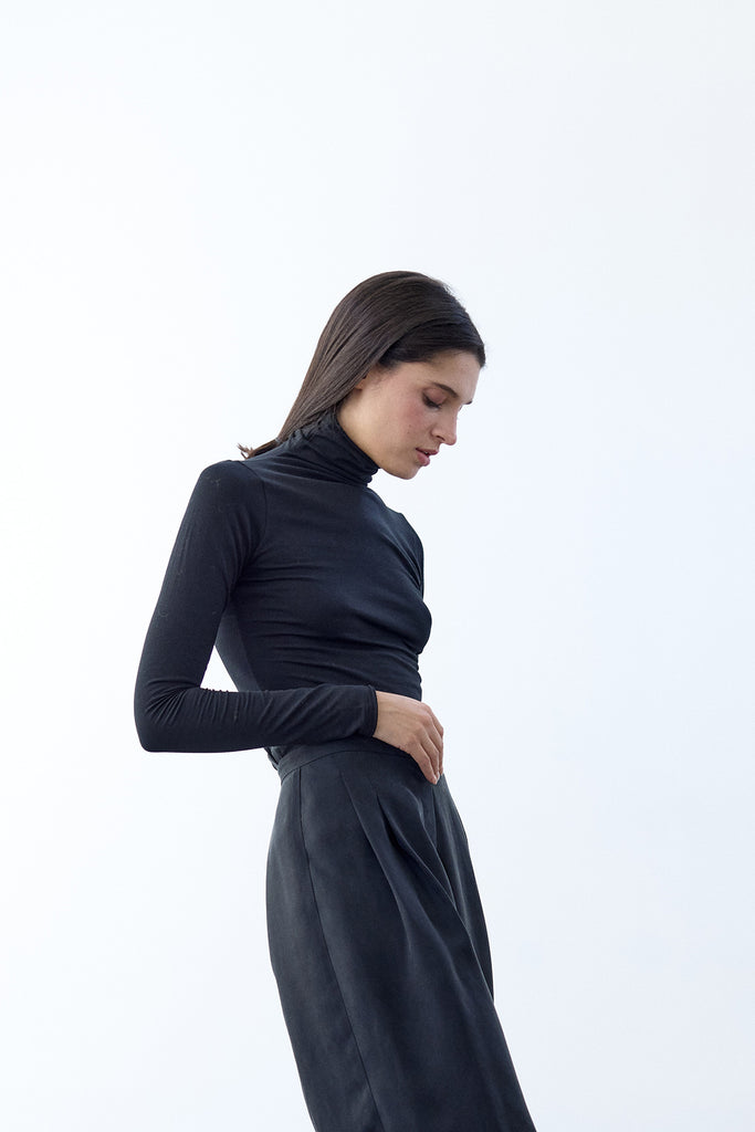 Essential Turtleneck Top Organic Pima Cotton - Ónix