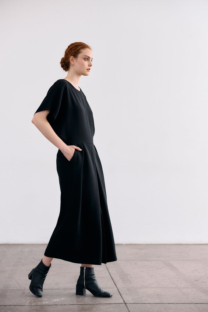 Center Pleat Dress - Ónix
