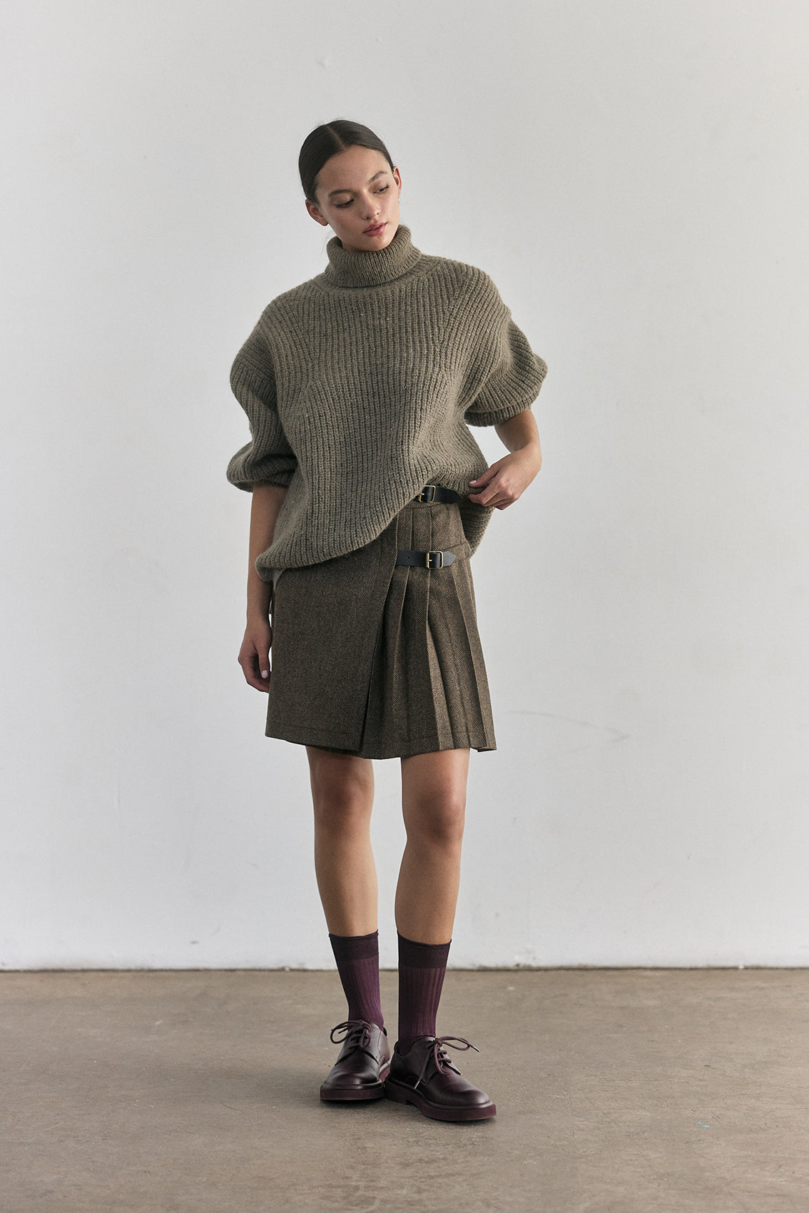 Kilted Wool Short Skirt - Taupe