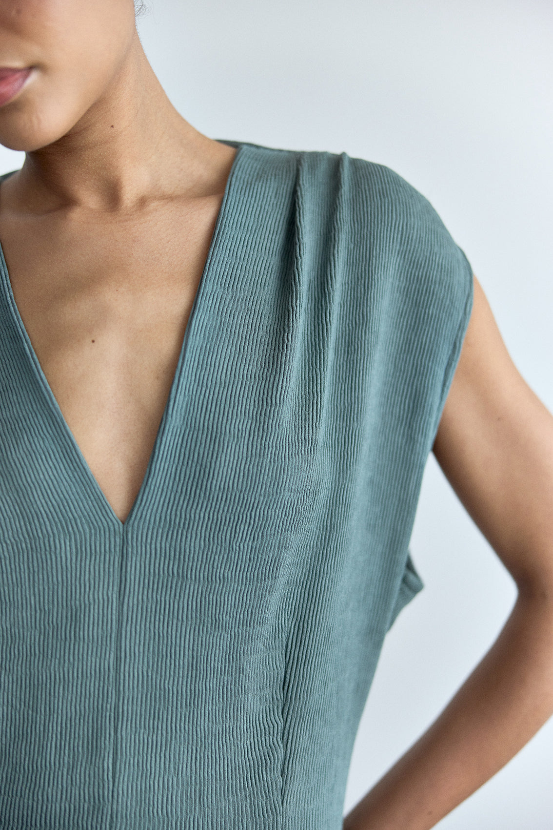 Vestido Escote V Plegado - Eucalipto