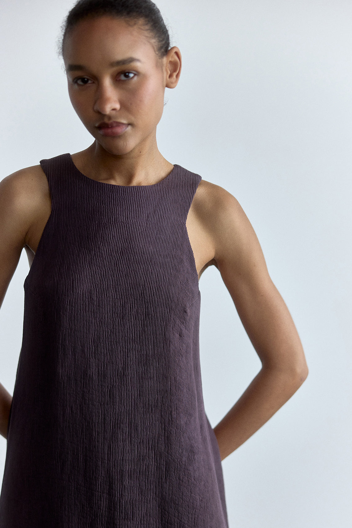 PREVENTA: Vestido Corto Halter Plegado - Berenjena